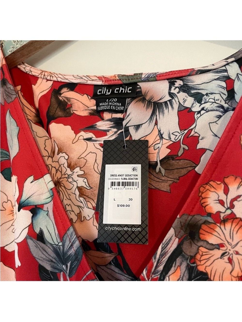 NWT City Chic Knot Seduction Red Floral Bodycon Dress